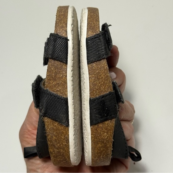 OshKosh B'gosh Black and Tan Kids Sandals - Picture 5 of 8